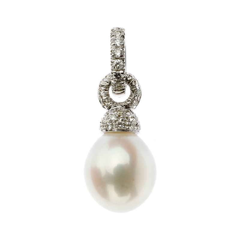 Charm in white gold, diamonds and pearl