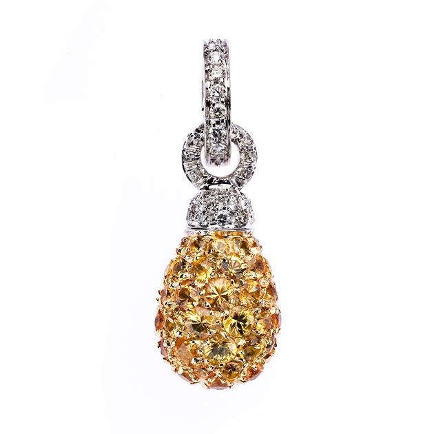 Charm set in white gold, diamonds and yellow sapphires pavé